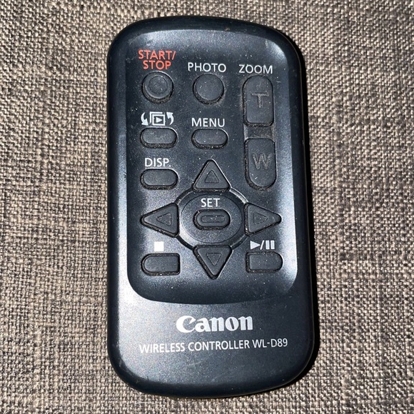 Canon VIXIA HF G20 Camcorder with 10x HD Video Lens (30.4mm-304mm) - Picture 9 of 12